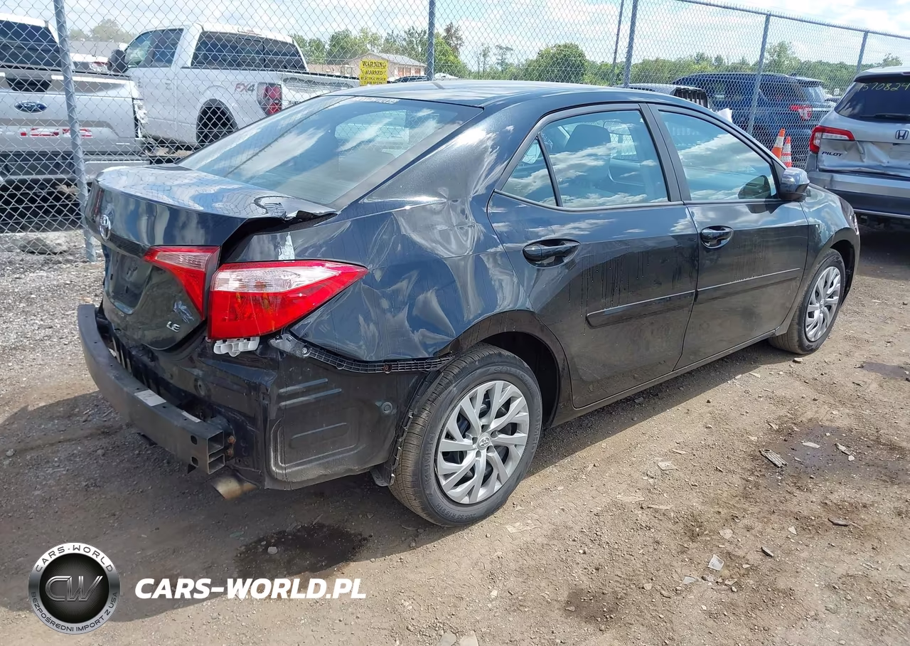 2018 Toyota Corolla Le VIN:2T1BURHE9JC058634 - 4