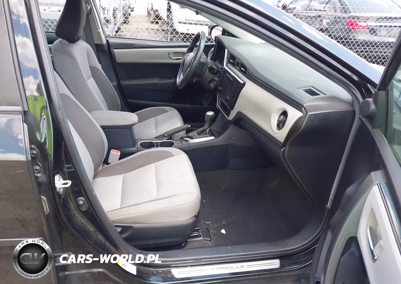 2018 Toyota Corolla Le VIN:2T1BURHE9JC058634 - 5