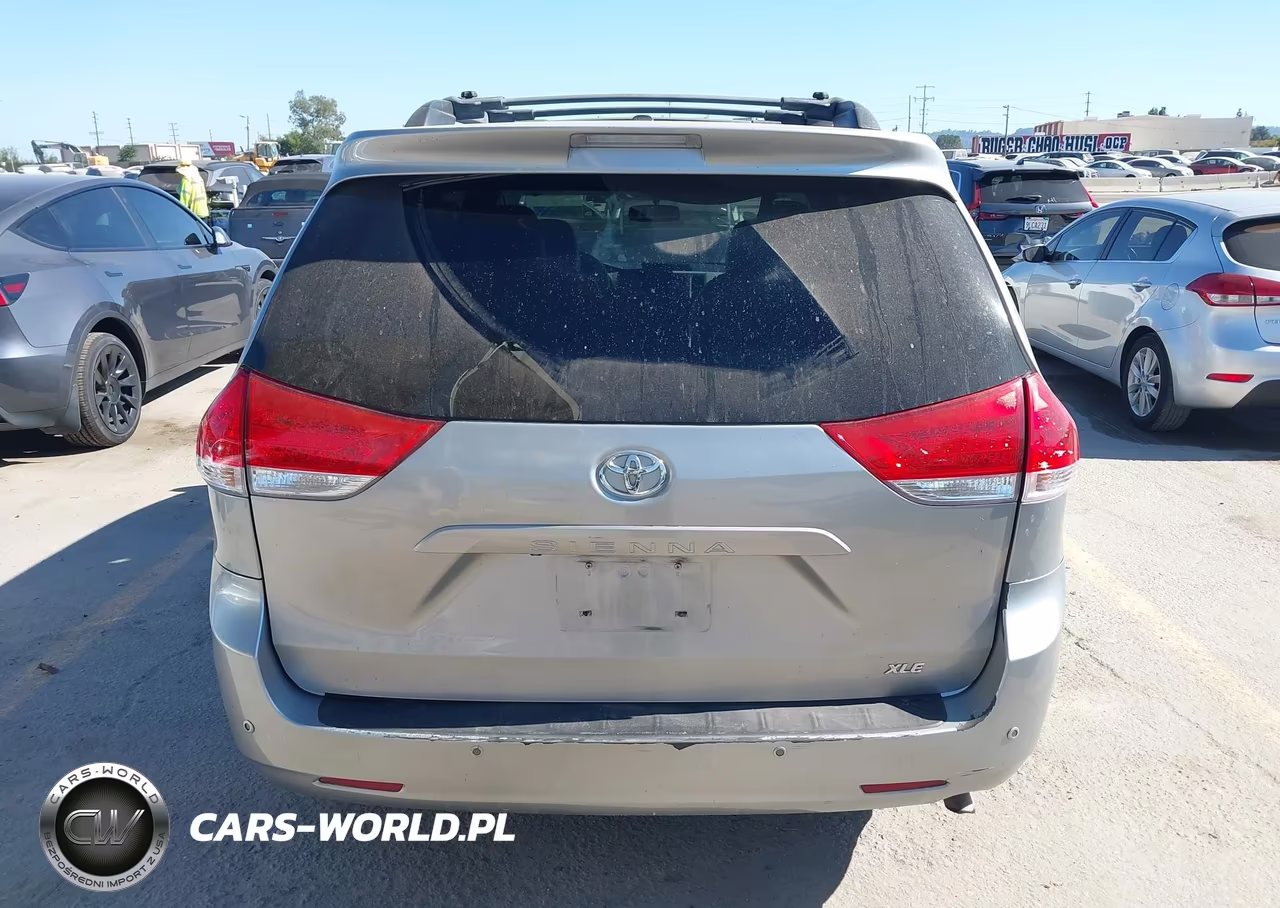 2014 Toyota Sienna Xle V6 8 Passenger VIN:5TDYK3DC8ES482319 - 16