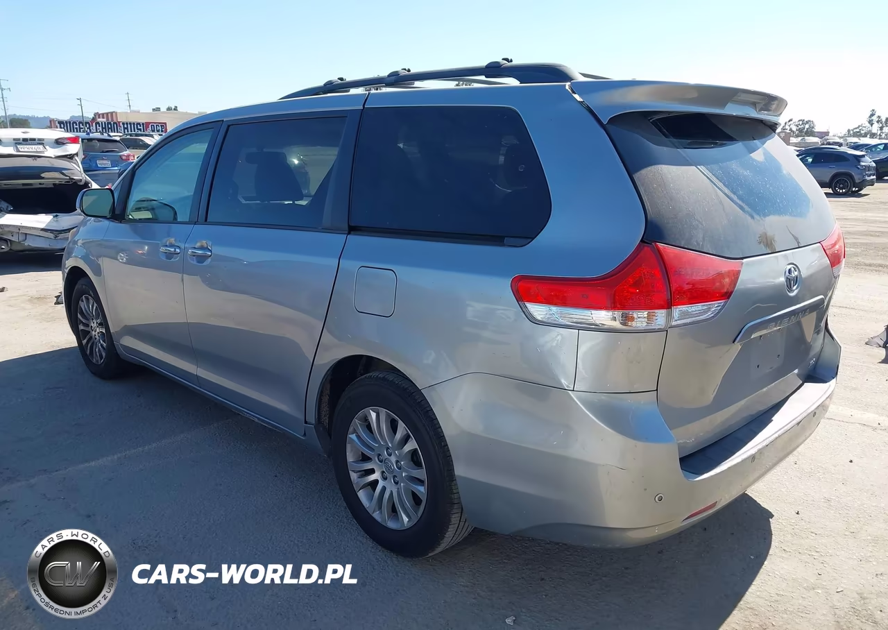 2014 Toyota Sienna Xle V6 8 Passenger VIN:5TDYK3DC8ES482319 - 3