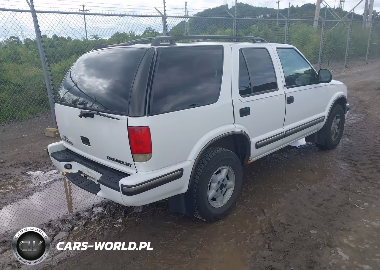 1998 Chevrolet Blazer Ls VIN:1GNDT13W1W2119288 - 4