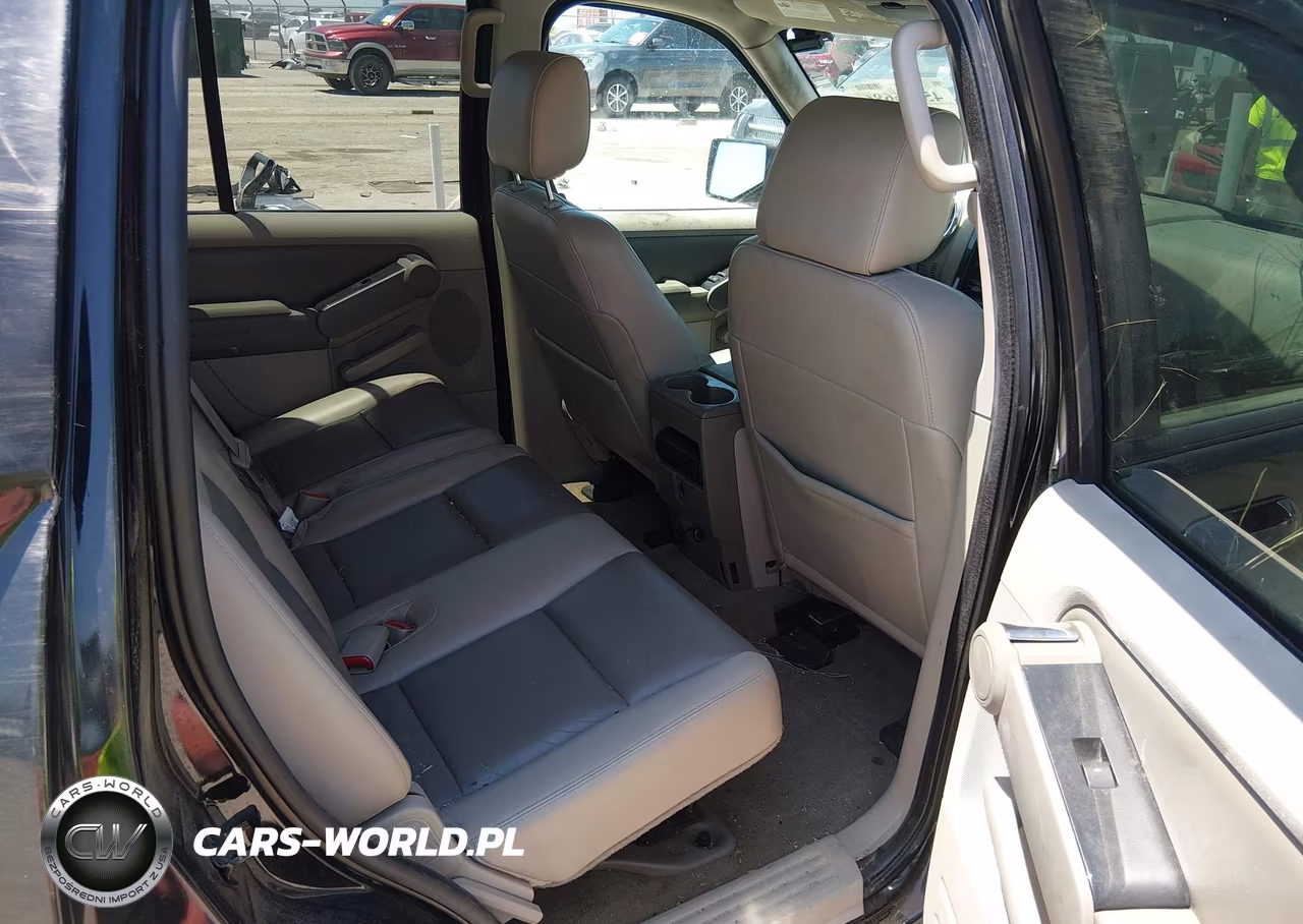 2007 Ford Explorer Xlt VIN:1FMEU63E07UA92939 - 8