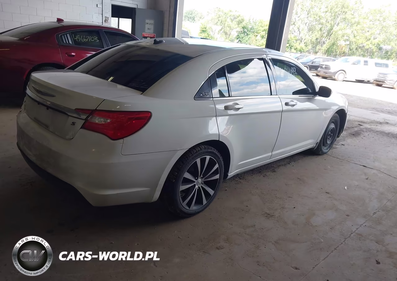 2014 Chrysler 200 Limited VIN:1C3CCBCG0EN151850 - 4
