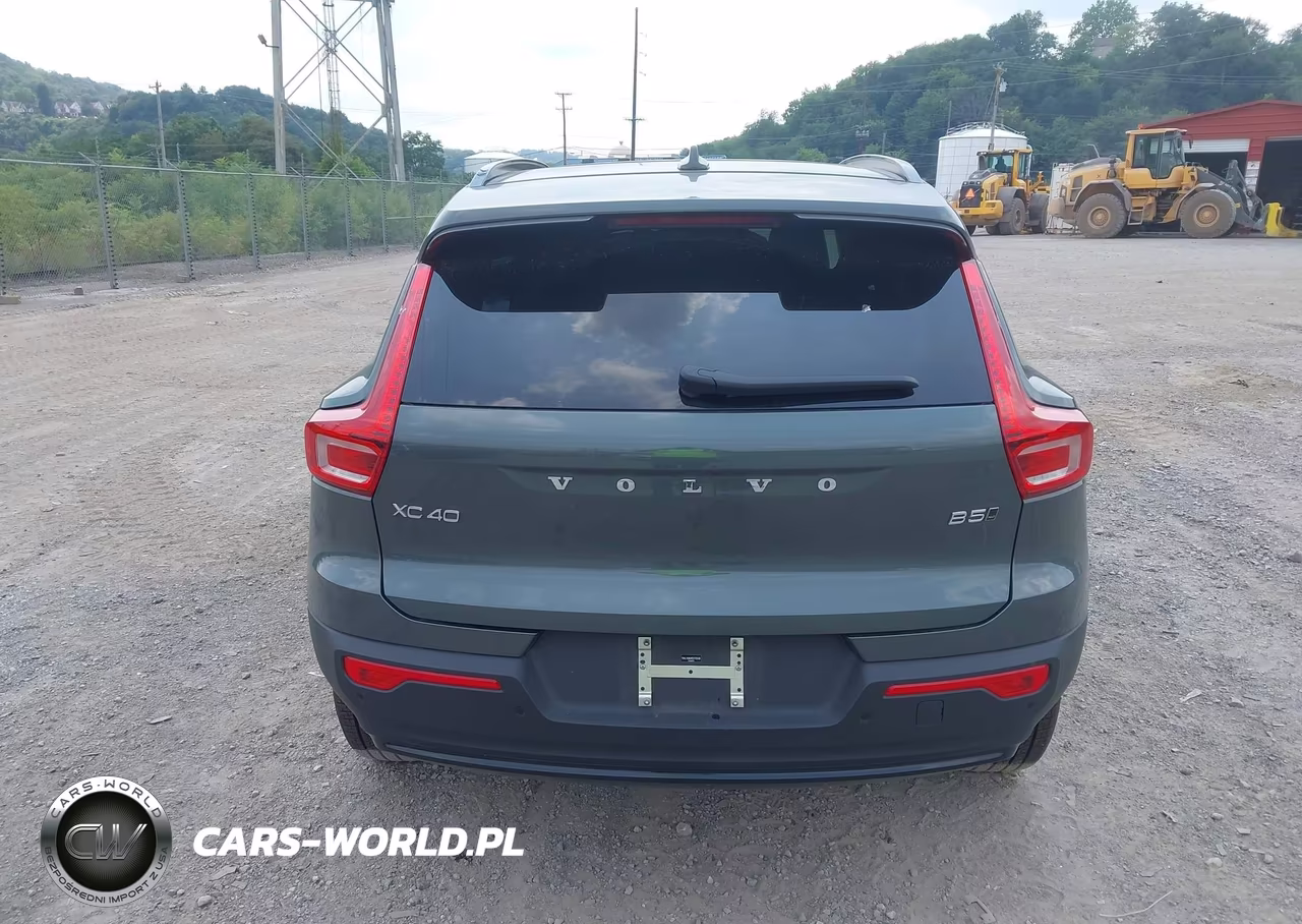 2026 Volvo Xc40 Plus, B5 Awd Gas (Mild Hybrid), Dark VIN:YV4L12UC4T2772243 - 17