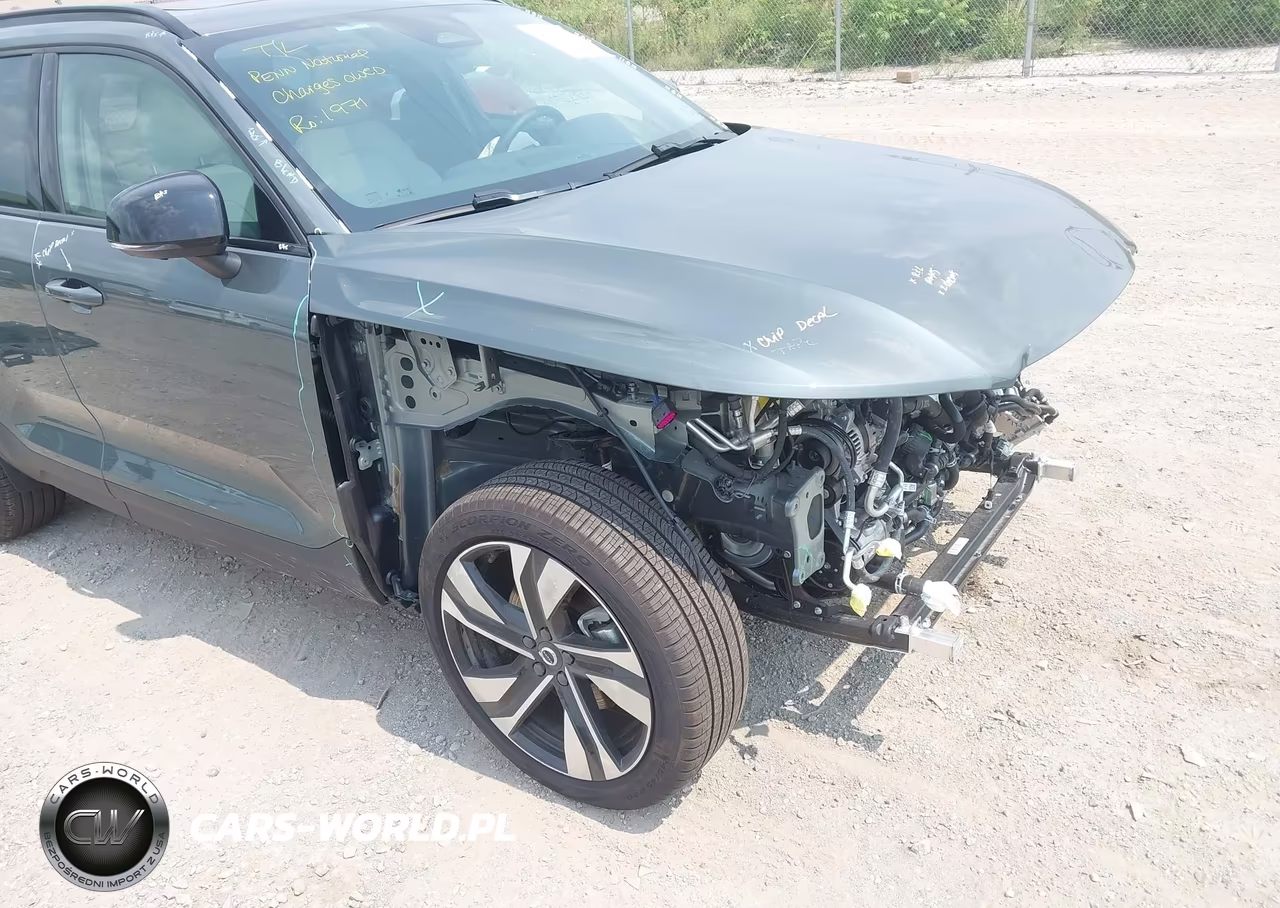 2026 Volvo Xc40 Plus, B5 Awd Gas (Mild Hybrid), Dark VIN:YV4L12UC4T2772243 - 18