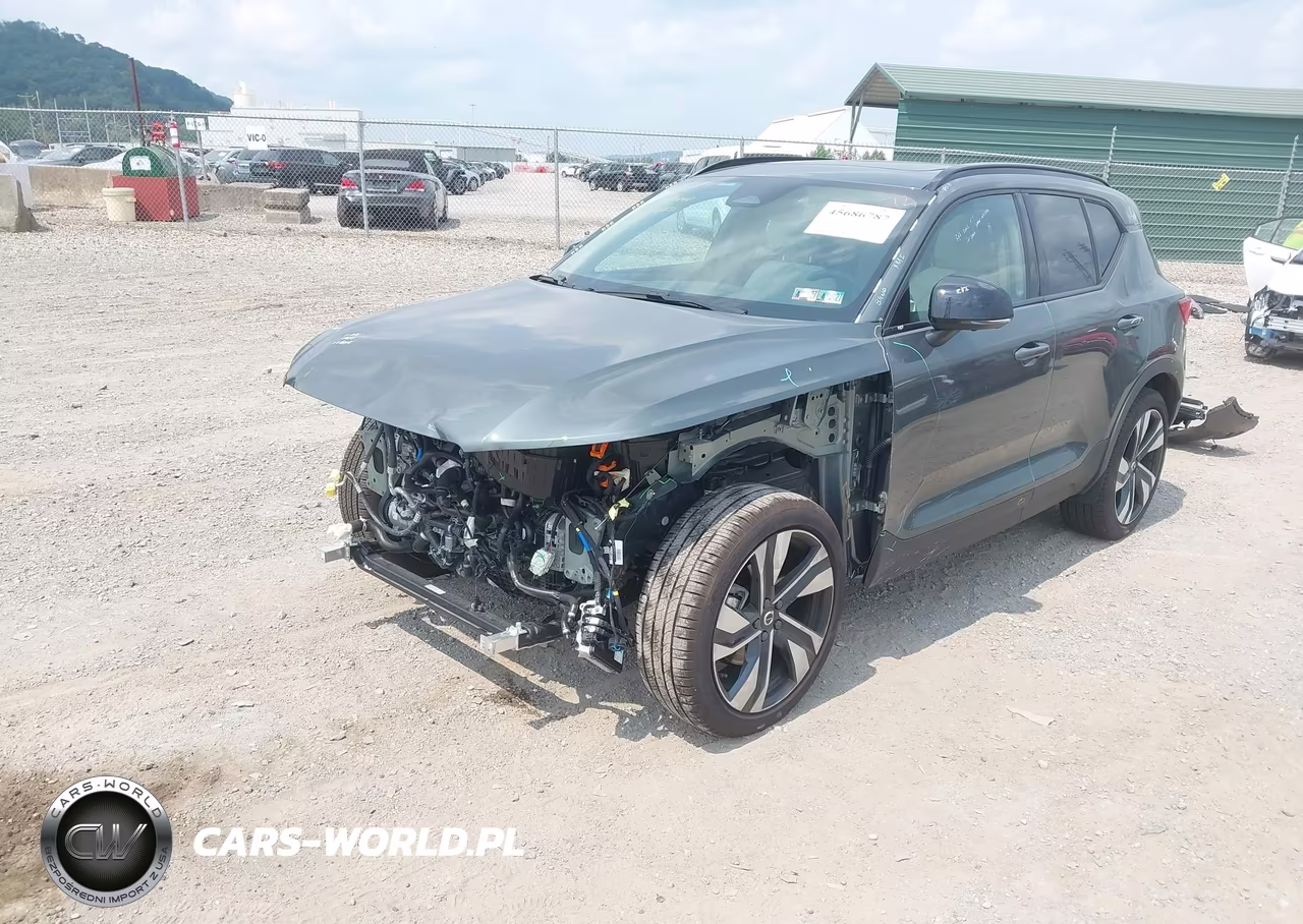 2026 Volvo Xc40 Plus, B5 Awd Gas (Mild Hybrid), Dark VIN:YV4L12UC4T2772243 - 2