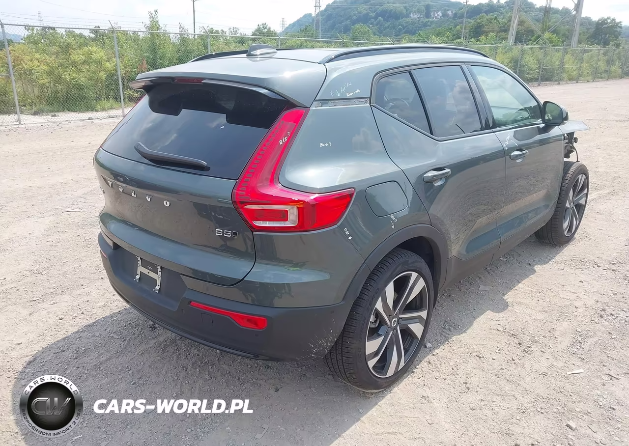 2026 Volvo Xc40 Plus, B5 Awd Gas (Mild Hybrid), Dark VIN:YV4L12UC4T2772243 - 4
