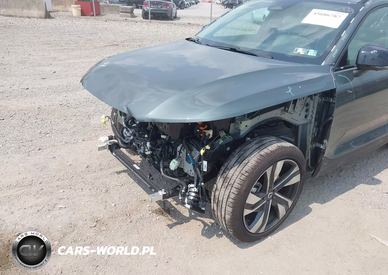 2026 Volvo Xc40 Plus, B5 Awd Gas (Mild Hybrid), Dark VIN:YV4L12UC4T2772243 - 6