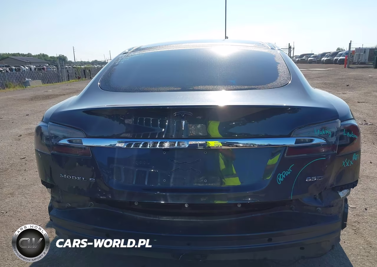 2015 Tesla Model S VIN:5YJSA1H24FF098185 - 17