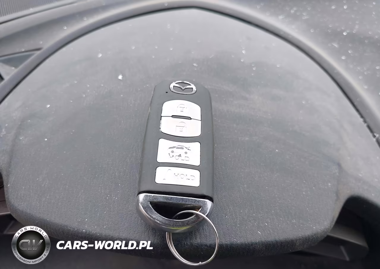 2018 Mazda Mazda3 Sport VIN:3MZBN1U70JM165789 - 11