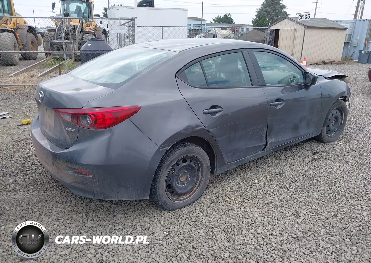 2018 Mazda Mazda3 Sport VIN:3MZBN1U70JM165789 - 4