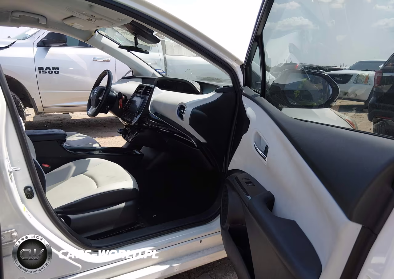 2016 Toyota Prius Three Touring VIN:JTDKARFU6G3017477 - 5