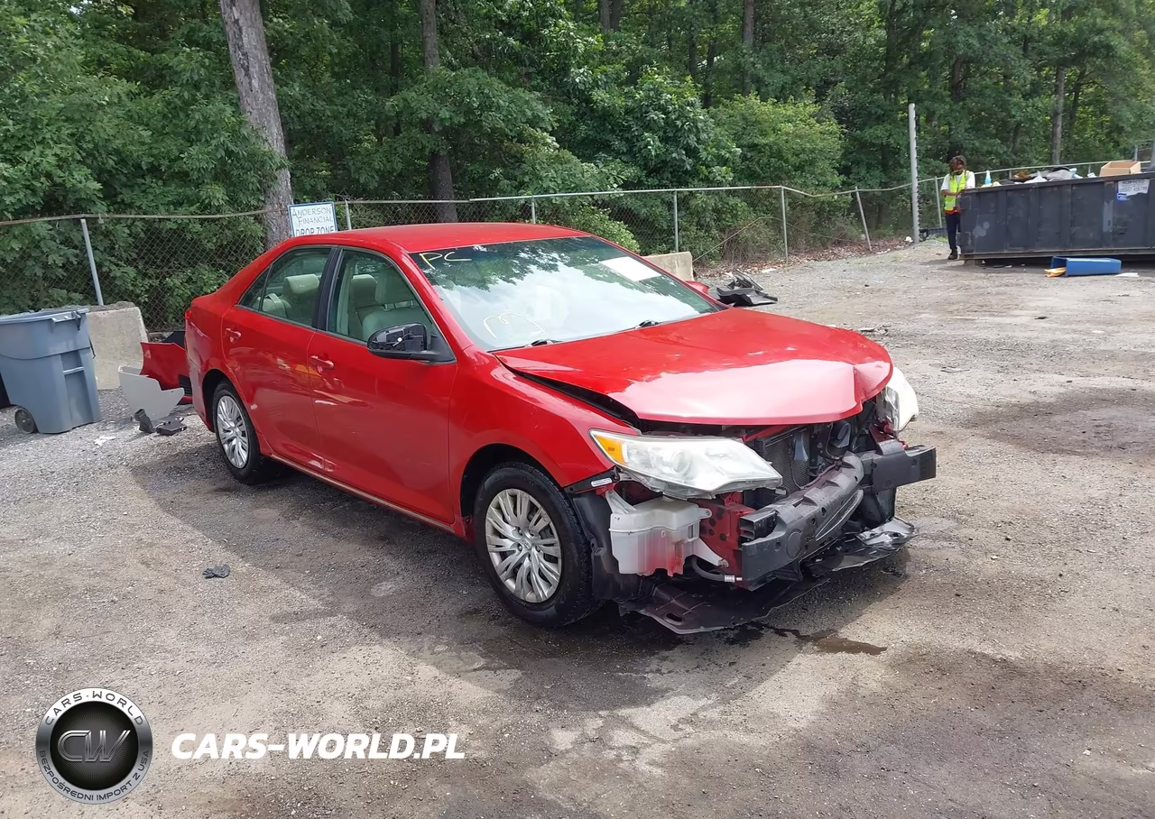 2013 Toyota Camry Le – zdjęcie 1 z 17