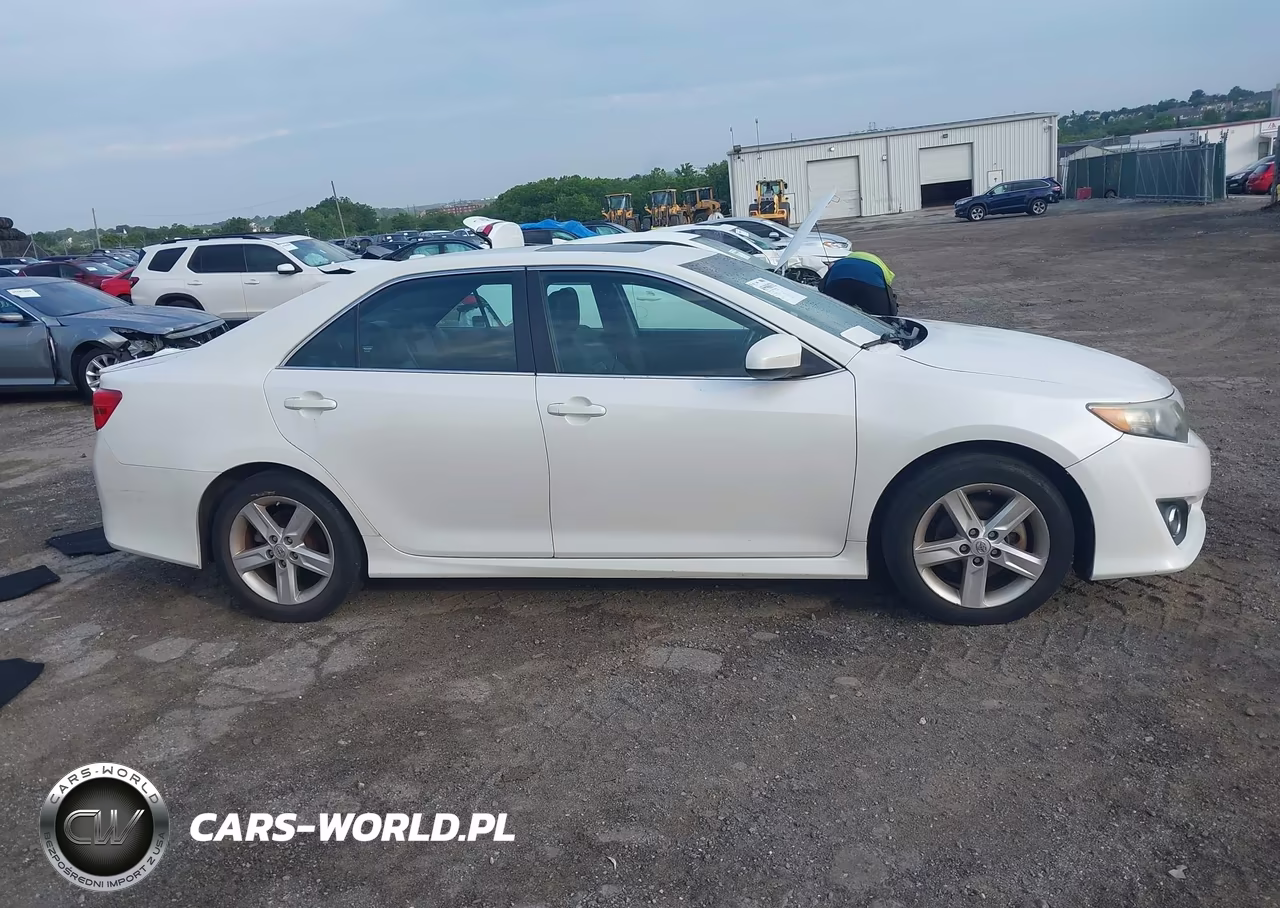 2014 Toyota Camry Se VIN:4T1BF1FK5EU418877 - 13