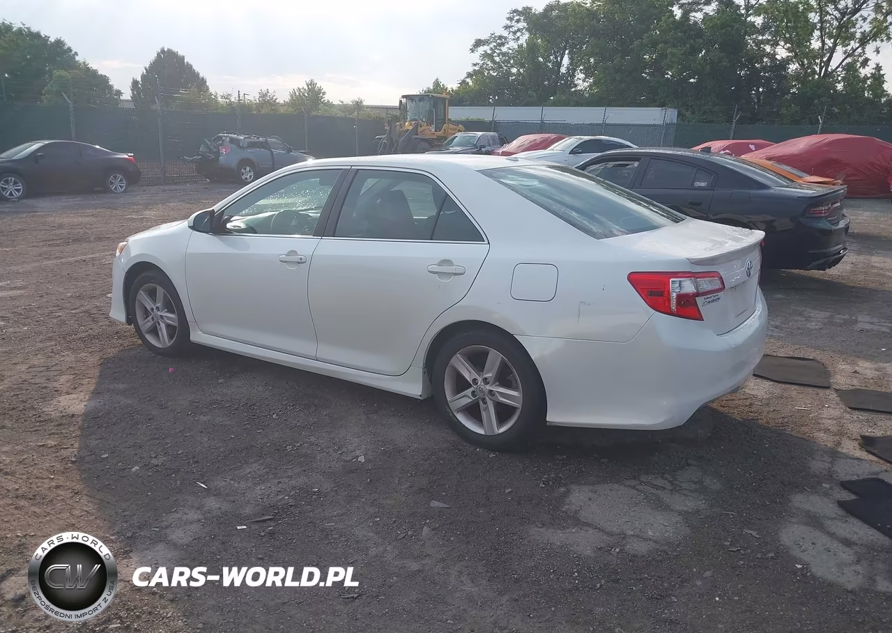 2014 Toyota Camry Se VIN:4T1BF1FK5EU418877 - 3