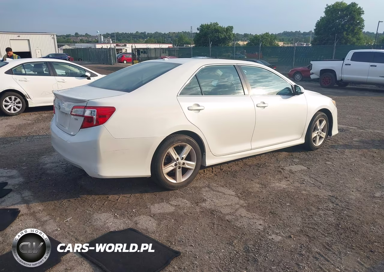 2014 Toyota Camry Se VIN:4T1BF1FK5EU418877 - 4