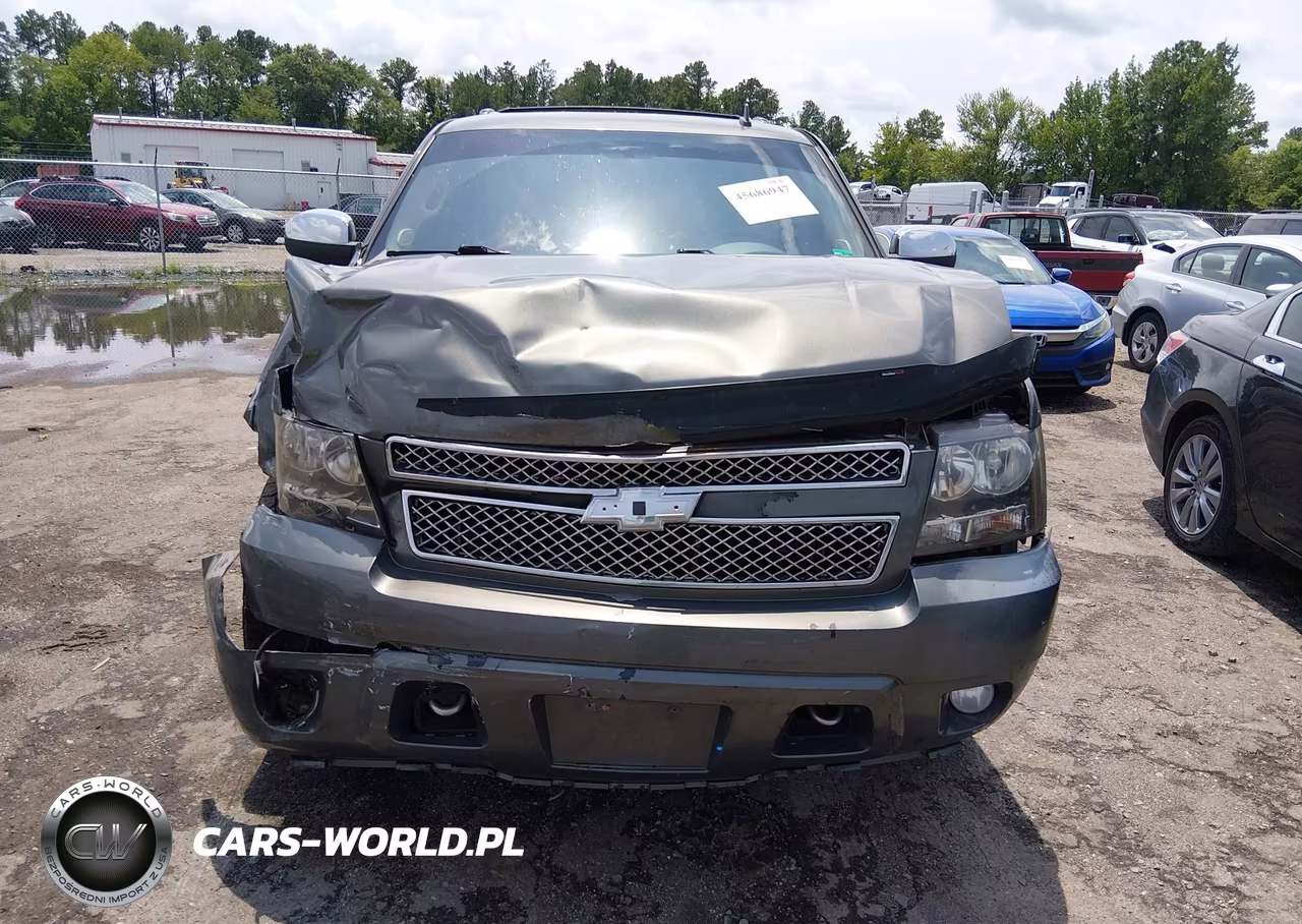 2011 Chevrolet Tahoe Ltz VIN:1GNSKCE09BR208882 - 12