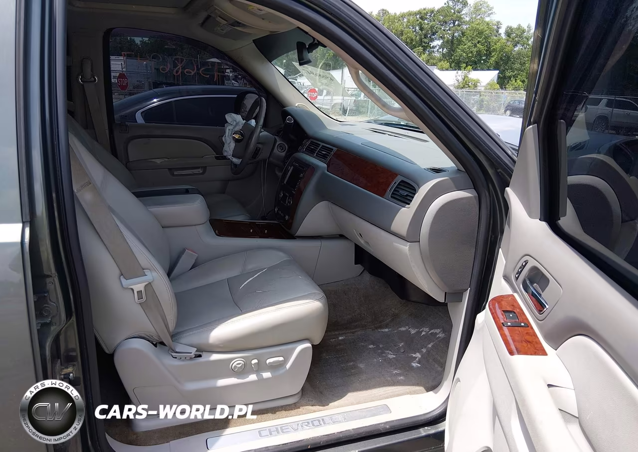 2011 Chevrolet Tahoe Ltz VIN:1GNSKCE09BR208882 - 5