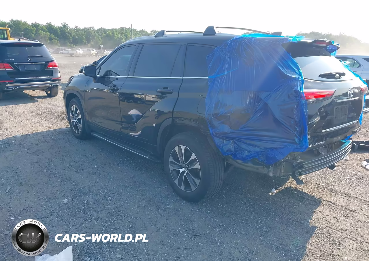 2022 Toyota Highlander Xle VIN:5TDGZRBH3NS178677 - 3