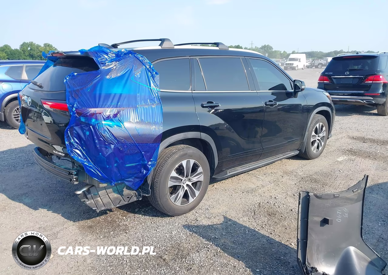 2022 Toyota Highlander Xle VIN:5TDGZRBH3NS178677 - 4