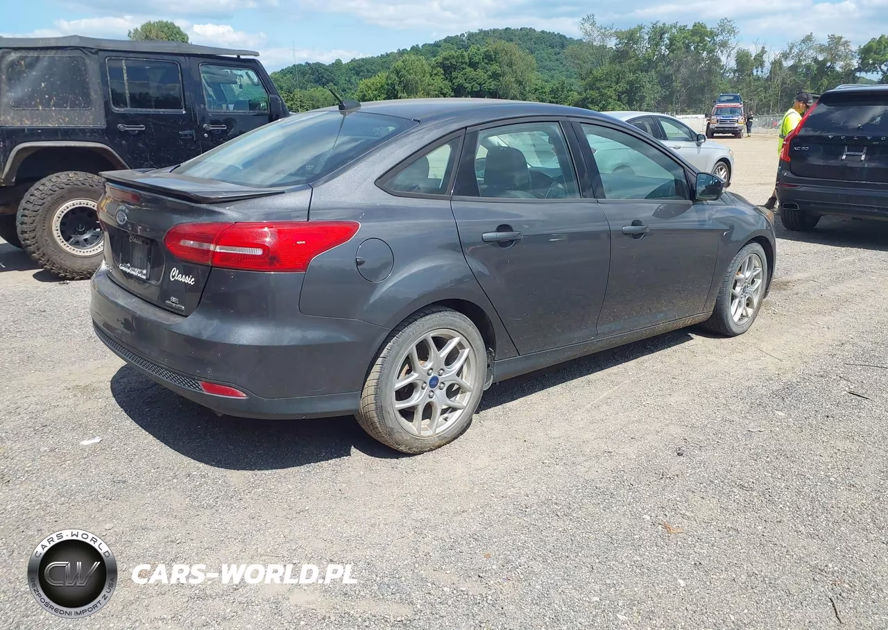 2015 Ford Focus Se VIN:1FADP3F21FL217481 - 4