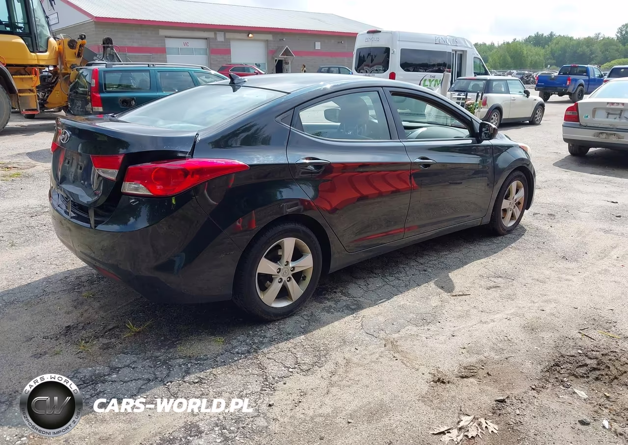 2013 Hyundai Elantra Gls VIN:5NPDH4AE2DH342151 - 4