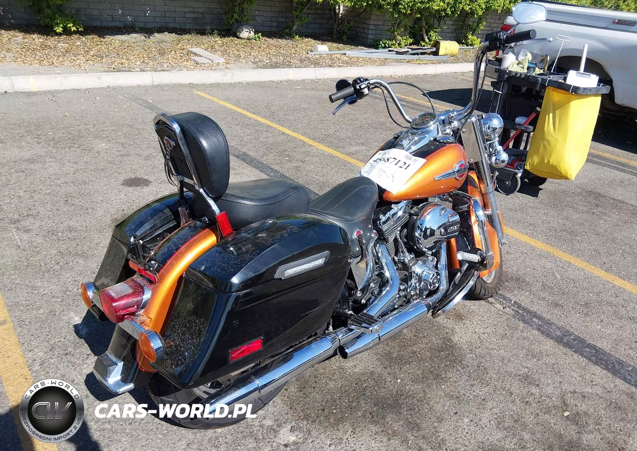 2016 Harley-Davidson Flstc Heritage Softail Classic VIN:1HD1BWV31GB014393 - 4