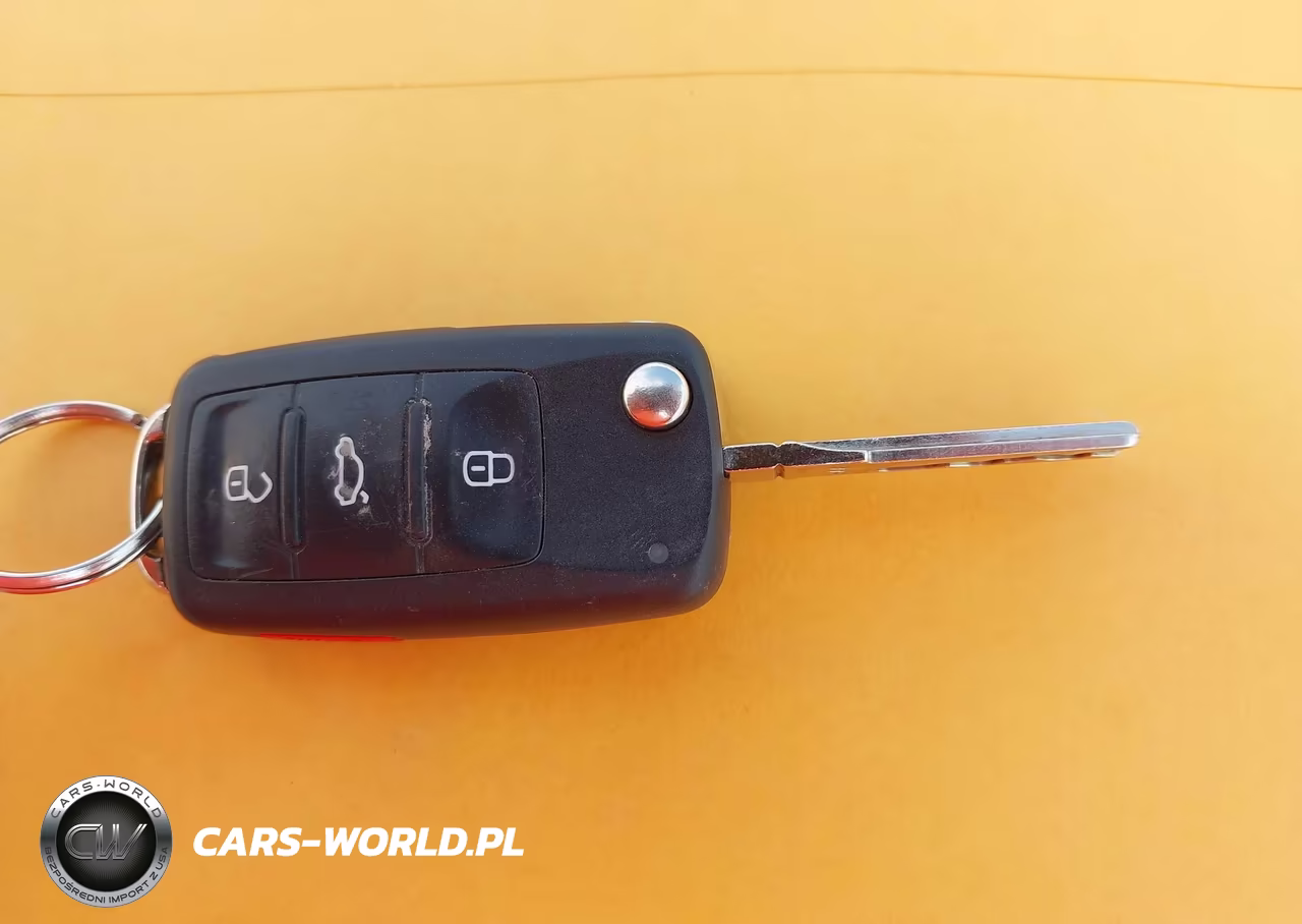 2015 Volkswagen Beetle 2.0T R-Line VIN:3VW7S7AT8FM812093 - 11