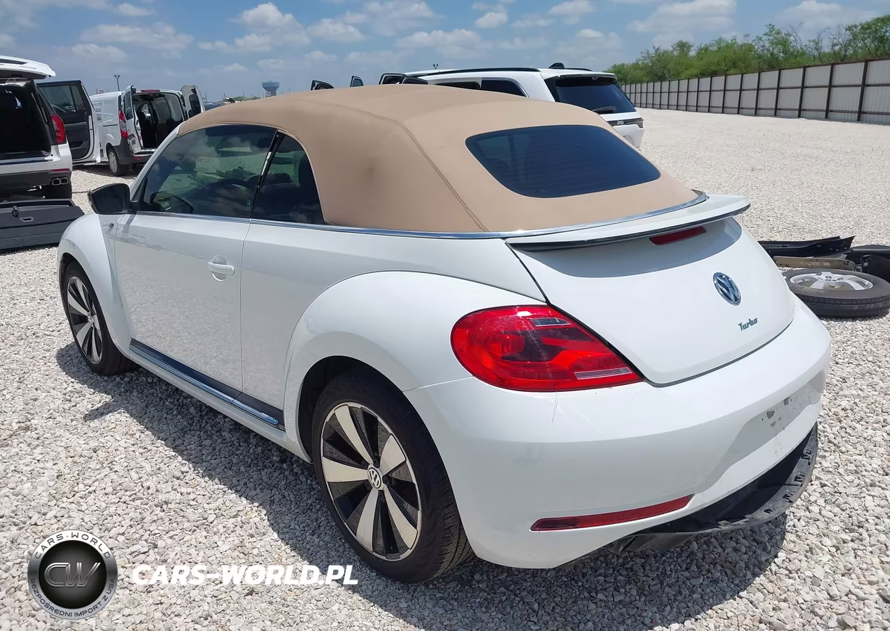 2015 Volkswagen Beetle 2.0T R-Line VIN:3VW7S7AT8FM812093 - 3