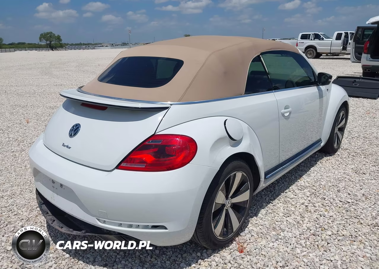 2015 Volkswagen Beetle 2.0T R-Line VIN:3VW7S7AT8FM812093 - 4