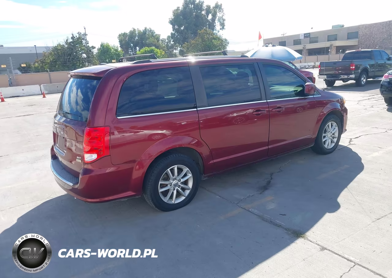 2018 Dodge Grand Caravan Sxt VIN:2C4RDGCG9JR210214 - 4