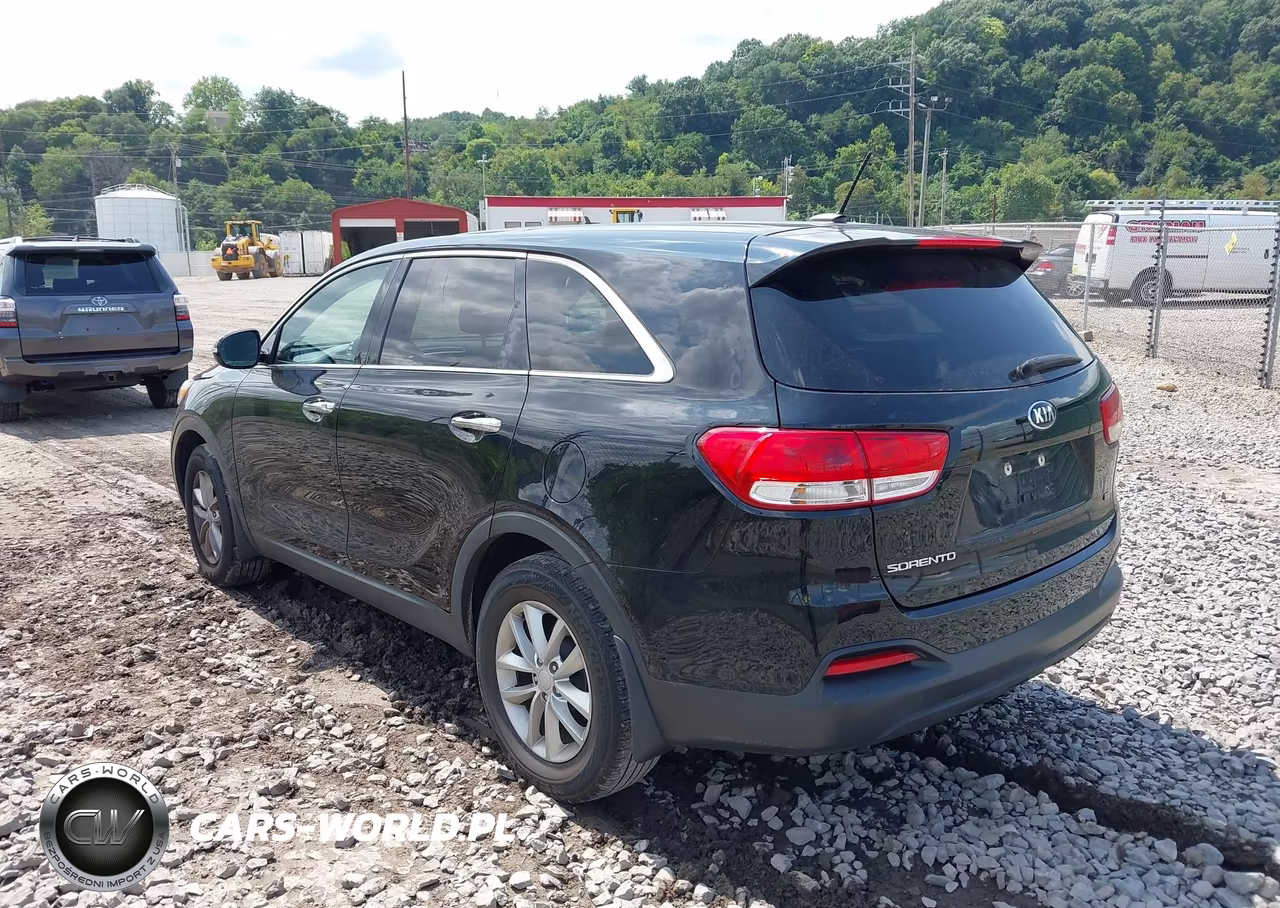 2018 Kia Sorento 2.4L L VIN:5XYPG4A30JG423506 - 3