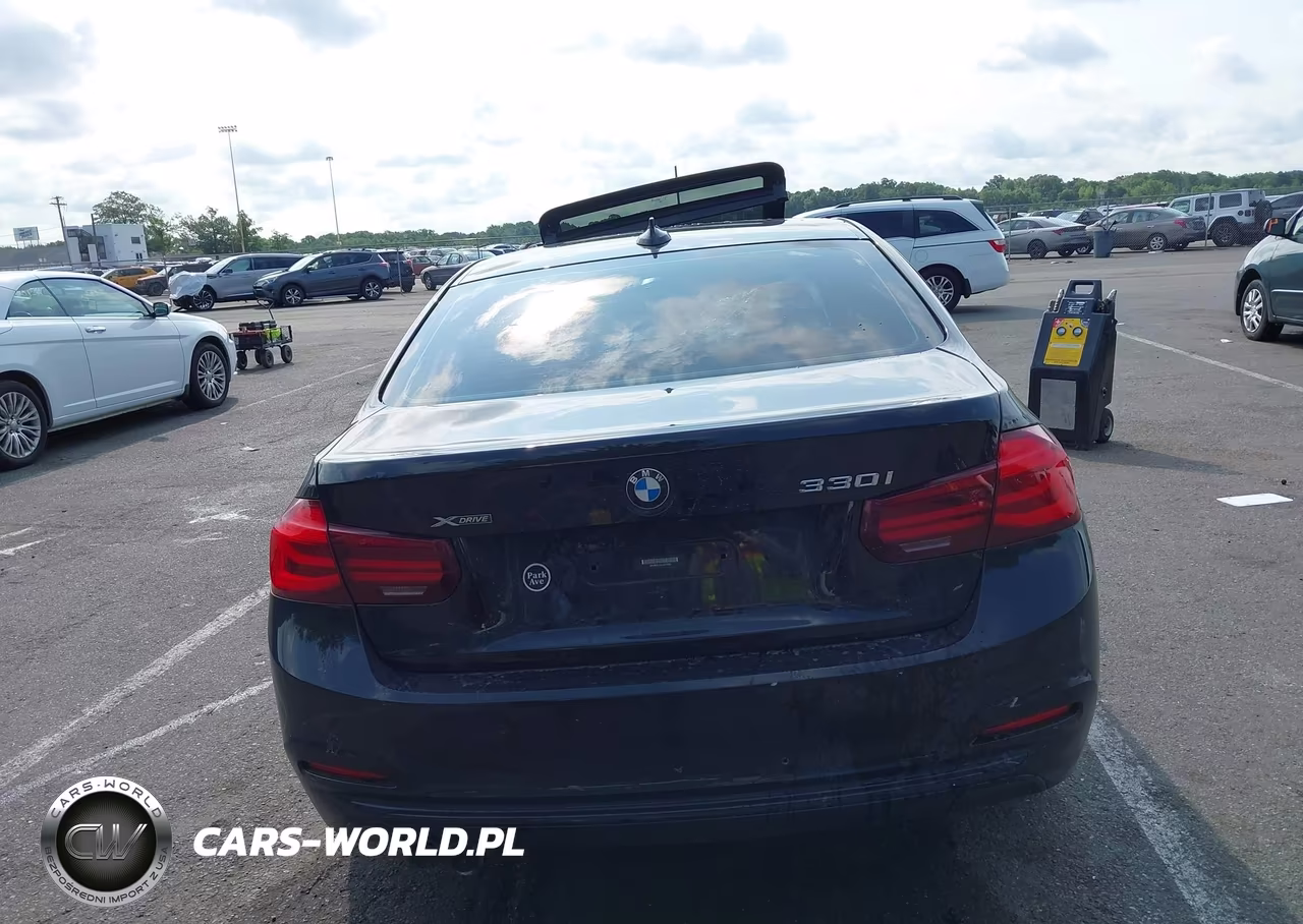 2018 BMW 330I xDrive VIN:WBA8D9C59JA616369 - 16