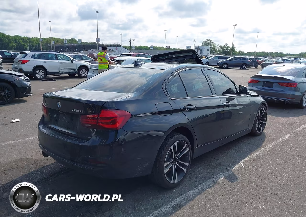 2018 BMW 330I xDrive VIN:WBA8D9C59JA616369 - 4