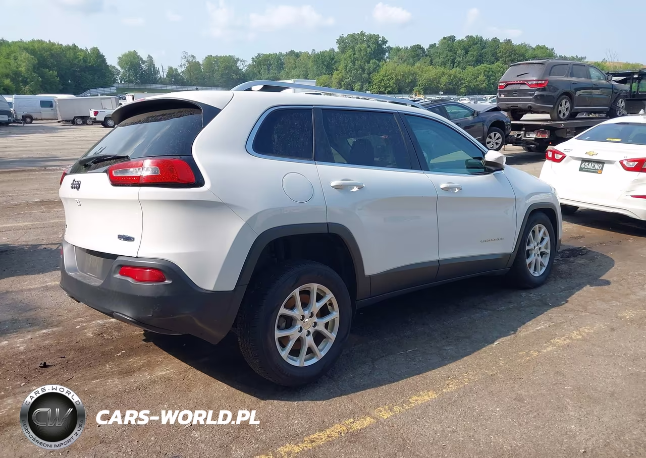2015 Jeep Cherokee Latitude VIN:1C4PJMCB5FW679365 - 4