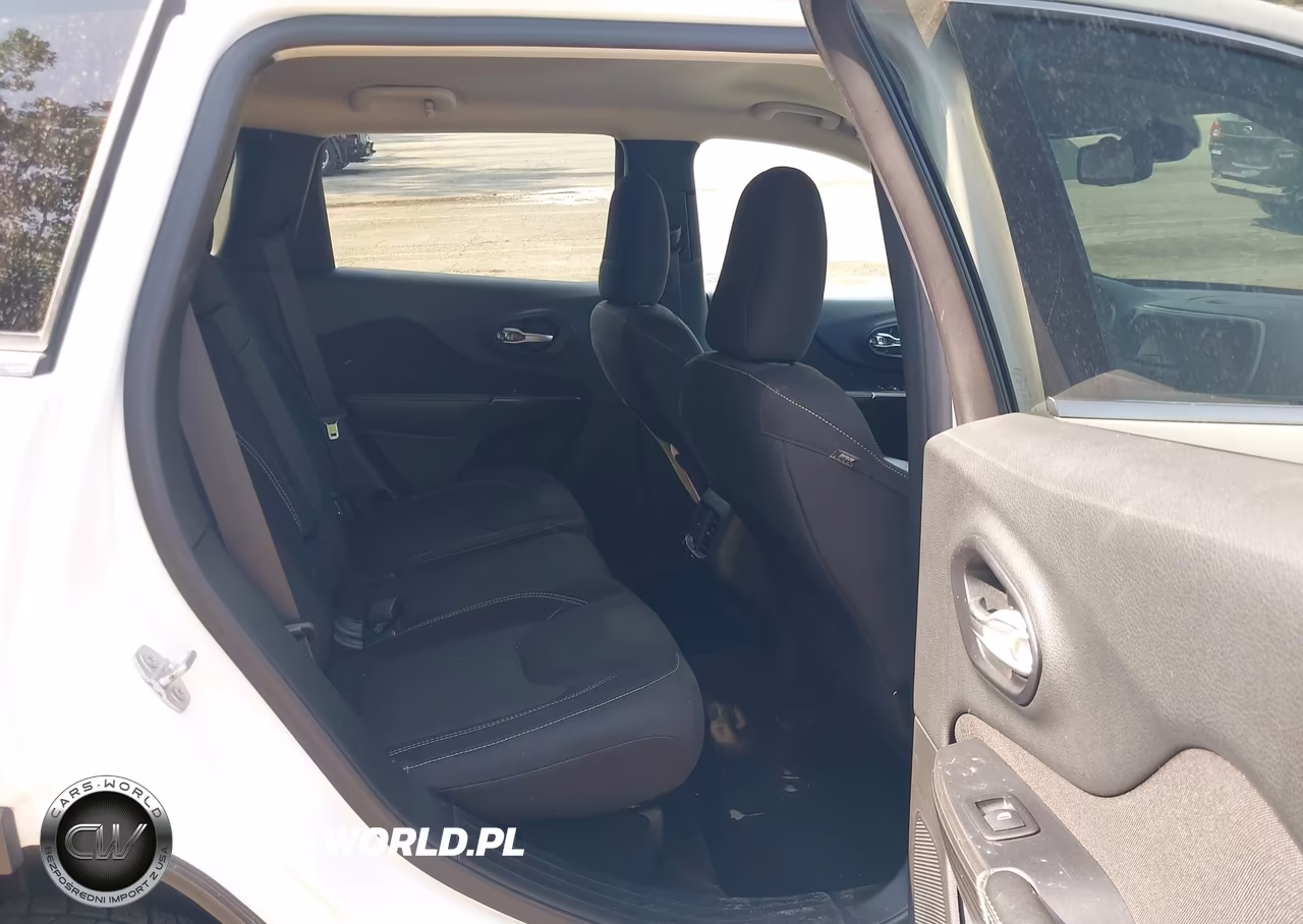 2015 Jeep Cherokee Latitude VIN:1C4PJMCB5FW679365 - 8