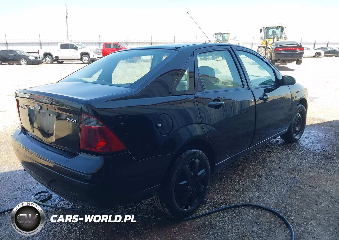 2005 Ford Focus Zx4 VIN:1FAFP34N35W280312 - 4
