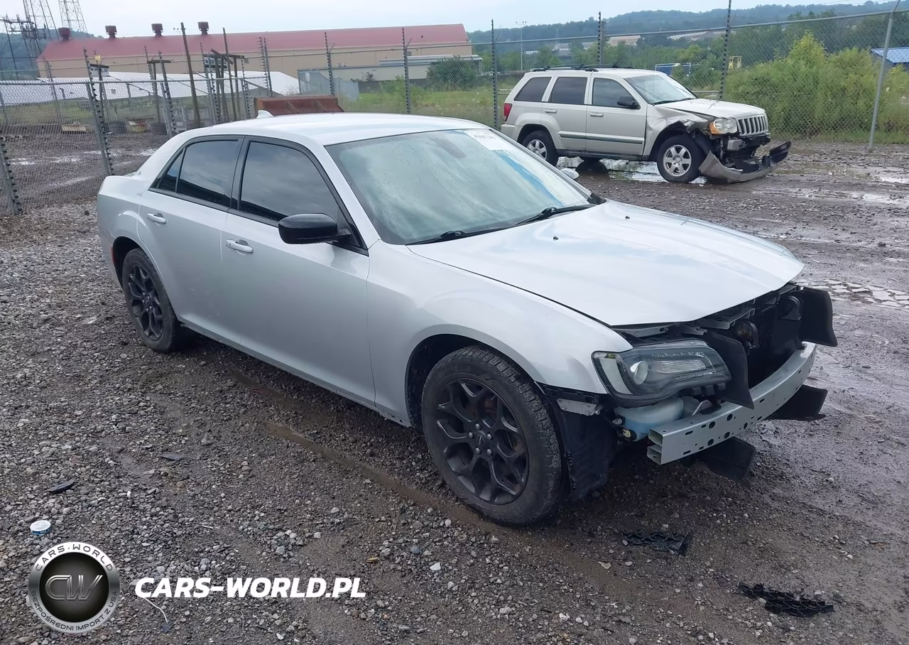 2019 Chrysler 300 Touring – zdjęcie 1 z 17