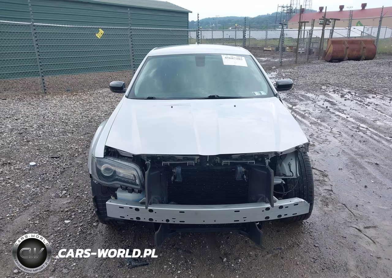 2019 Chrysler 300 Touring VIN:2C3CCARG5KH566491 - 13