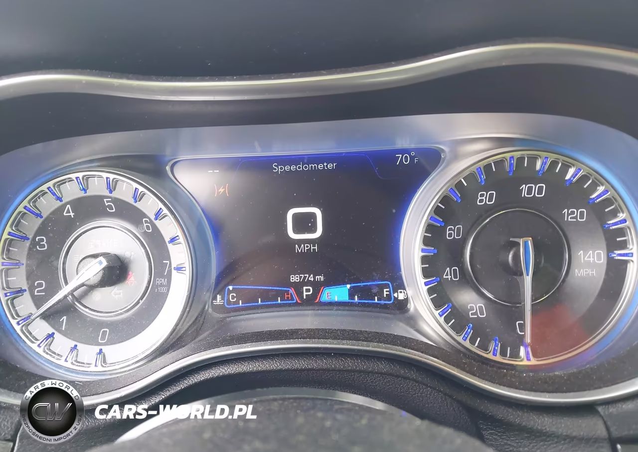 2019 Chrysler 300 Touring VIN:2C3CCARG5KH566491 - 7