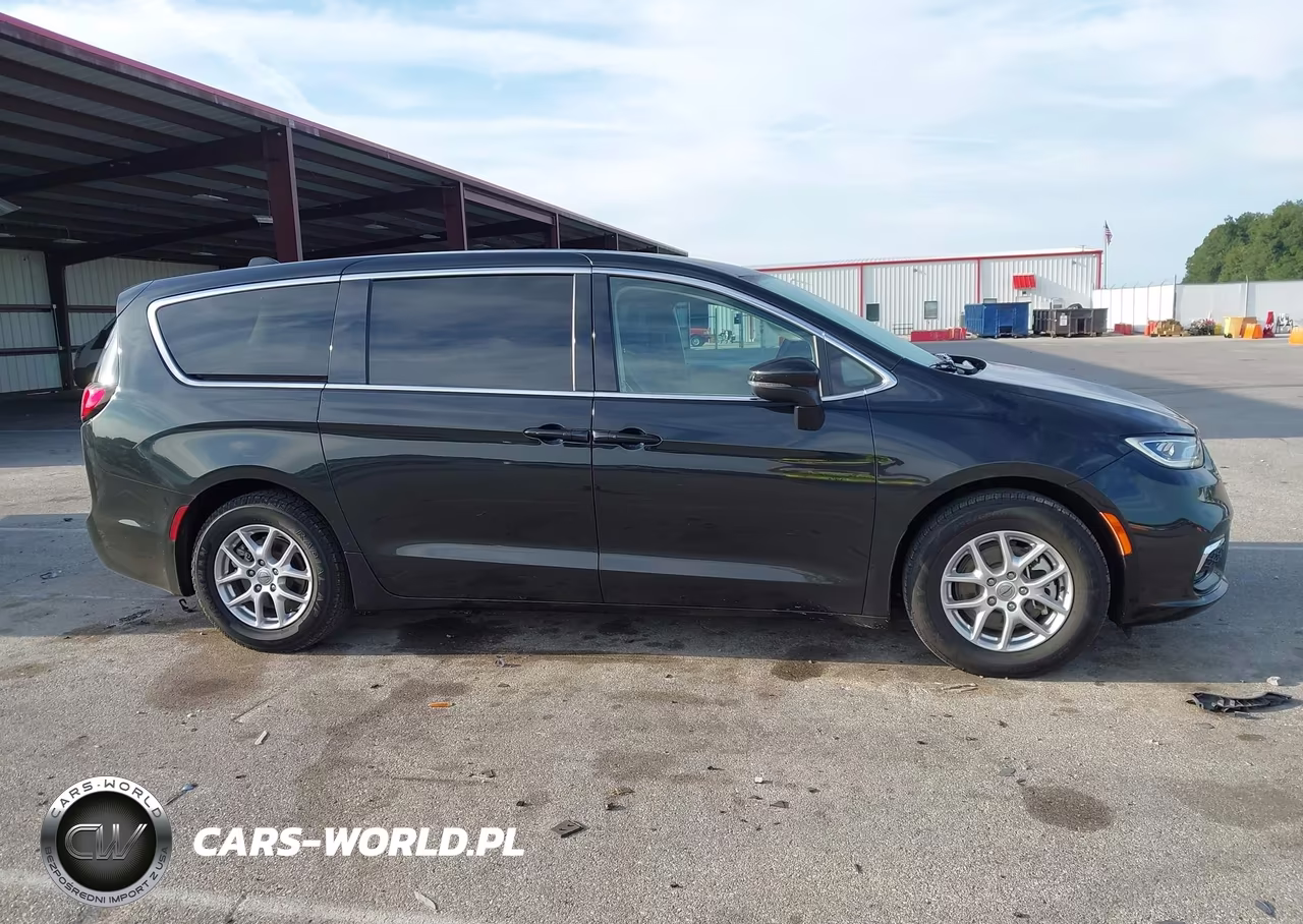 2023 Chrysler Pacifica Touring L VIN:2C4RC1BG6PR560278 - 13