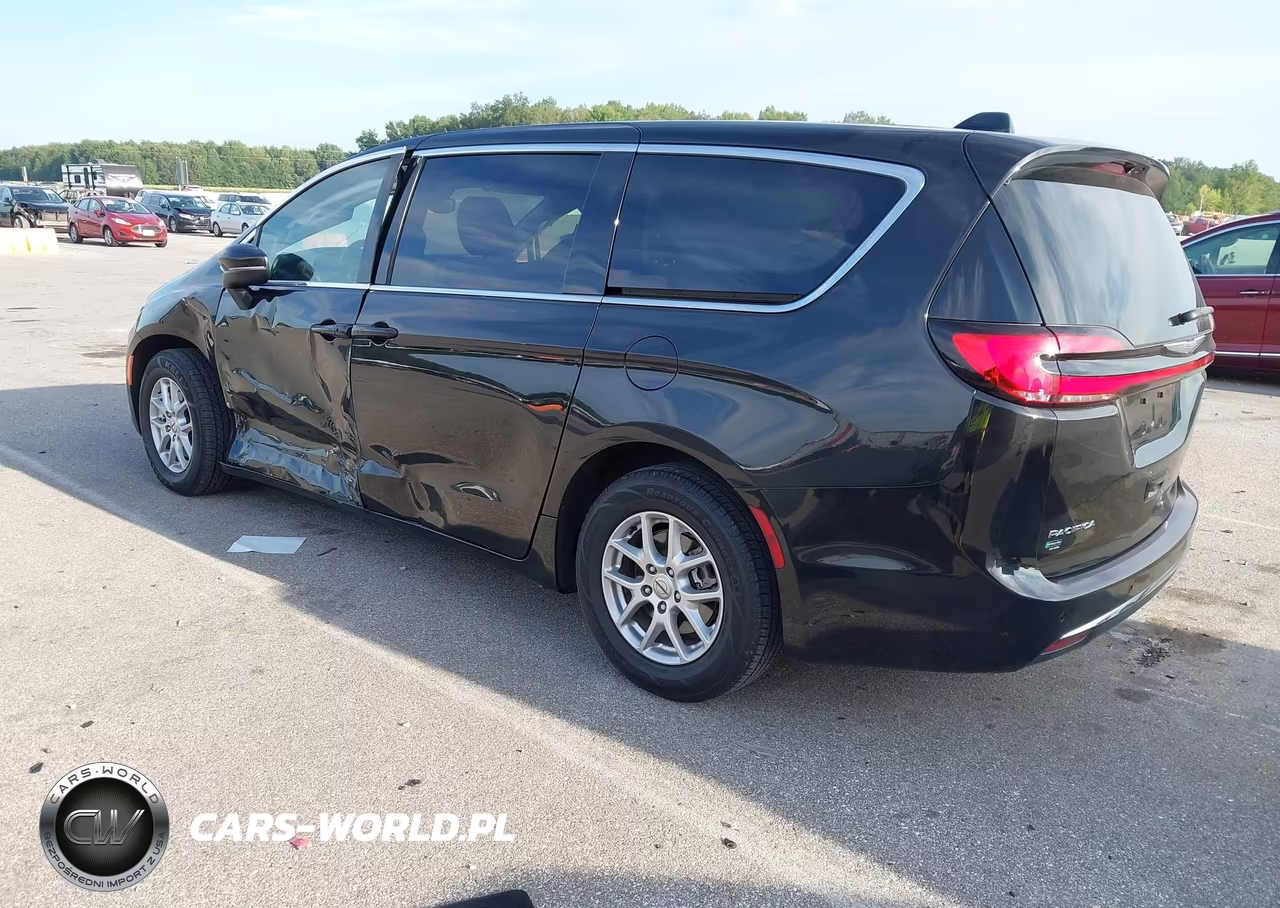 2023 Chrysler Pacifica Touring L VIN:2C4RC1BG6PR560278 - 3
