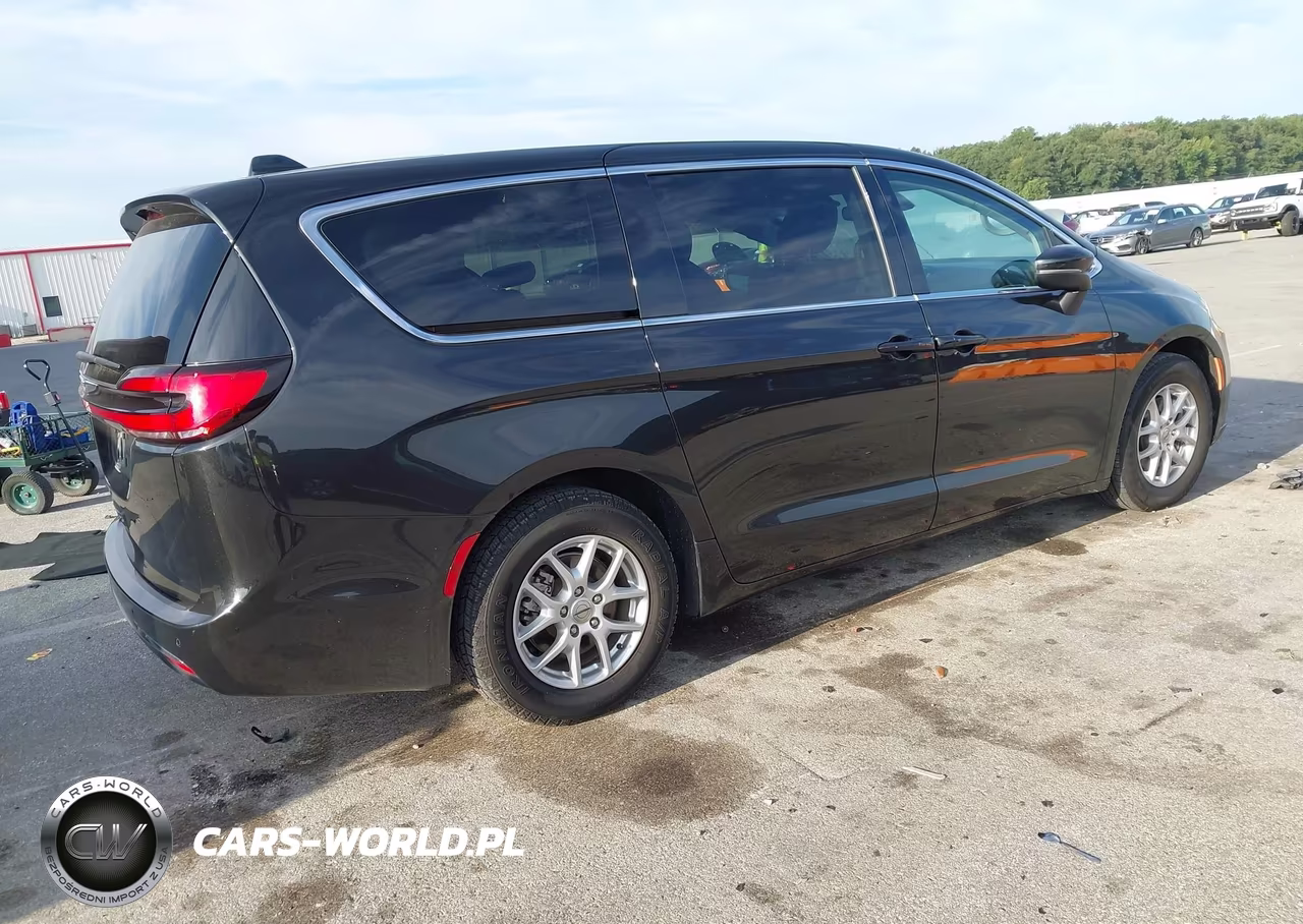 2023 Chrysler Pacifica Touring L VIN:2C4RC1BG6PR560278 - 4