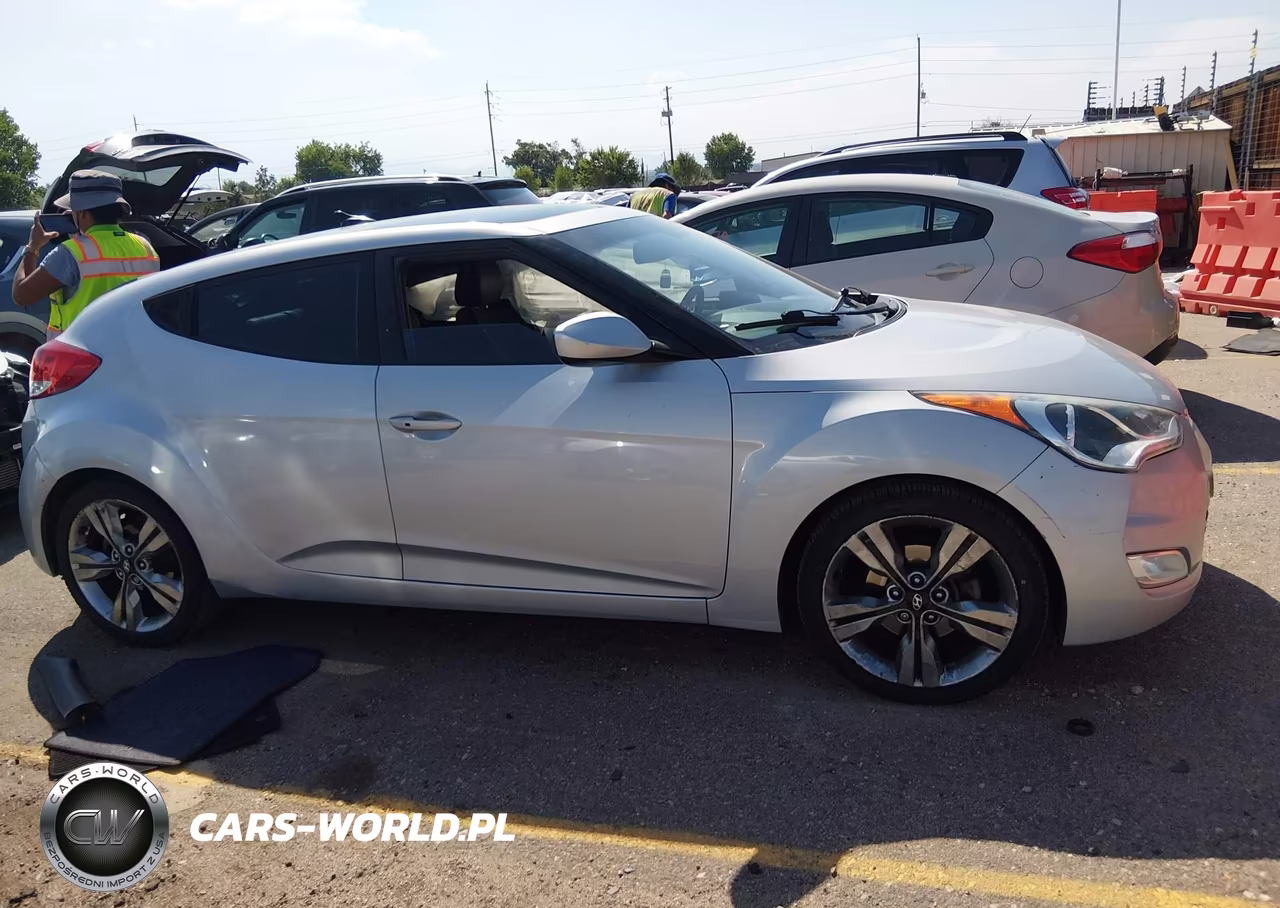 2016 Hyundai Veloster VIN:KMHTC6AD4GU289455 - 13