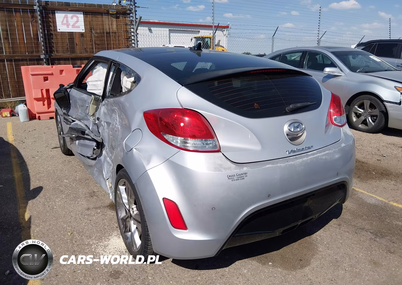 2016 Hyundai Veloster VIN:KMHTC6AD4GU289455 - 3