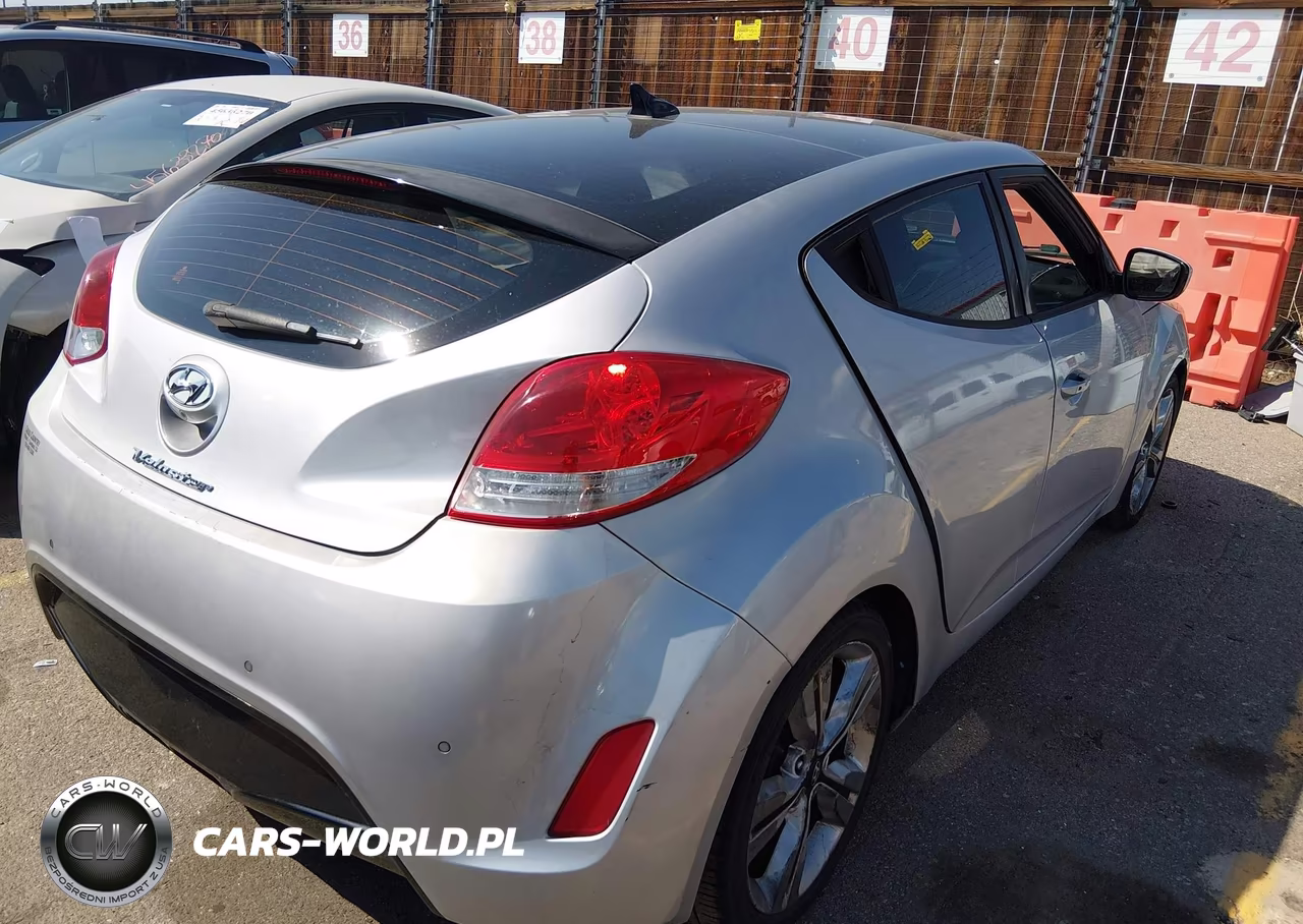 2016 Hyundai Veloster VIN:KMHTC6AD4GU289455 - 4