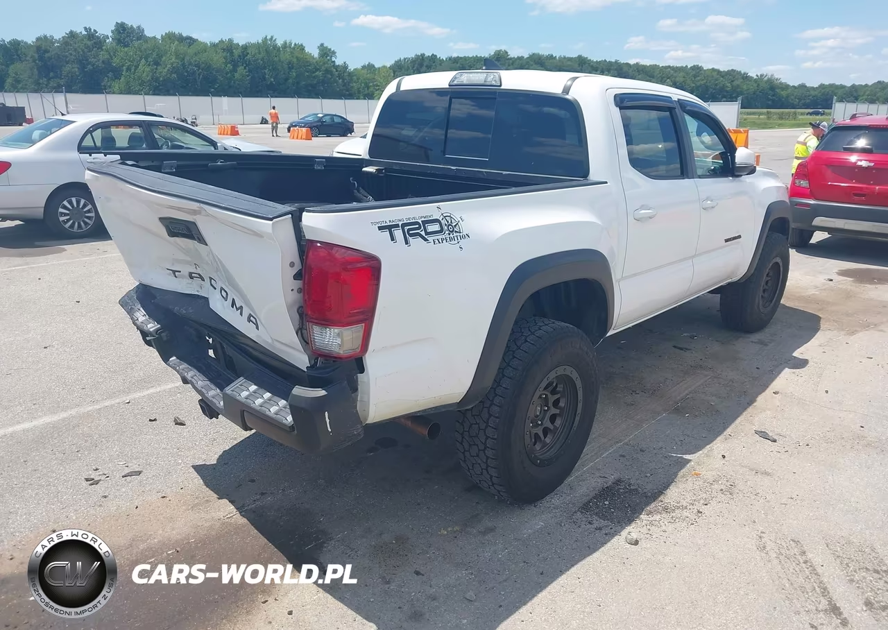 2017 Toyota Tacoma Trd Off Road VIN:5TFCZ5AN5HX061342 - 4