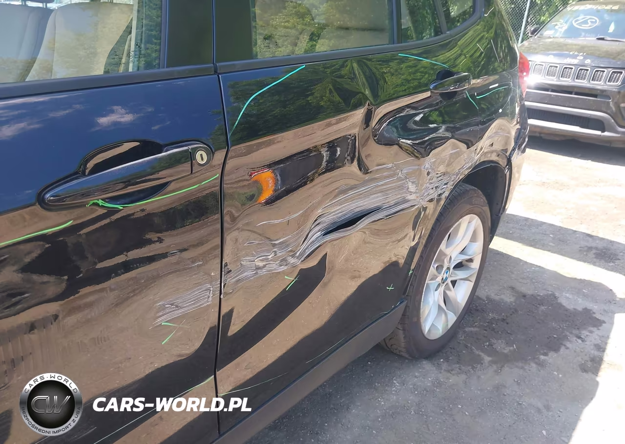 2015 BMW X1 xDrive28I VIN:WBAVL1C58FVY28218 - 12
