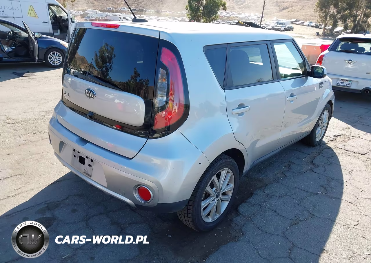 2017 Kia Soul + VIN:KNDJP3A53H7477844 - 4