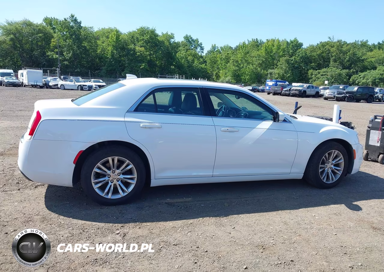 2016 Chrysler 300 Anniversary Edition VIN:2C3CCAAG2GH308139 - 13